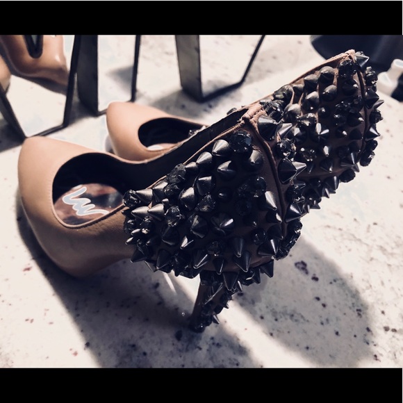 Sam Edelman Shoes - Sam Edelman Nude pump with studded back